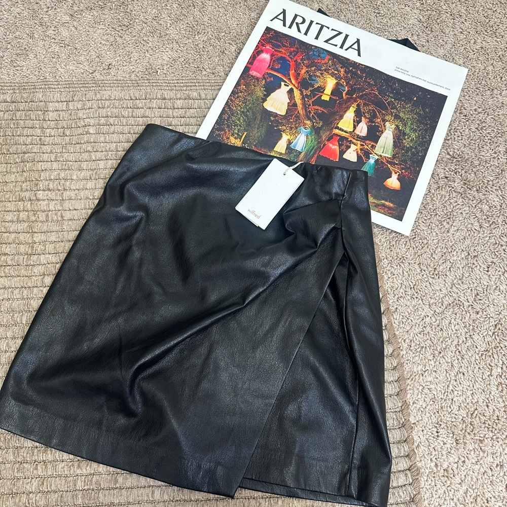 Aritzia Black Women's Skirt